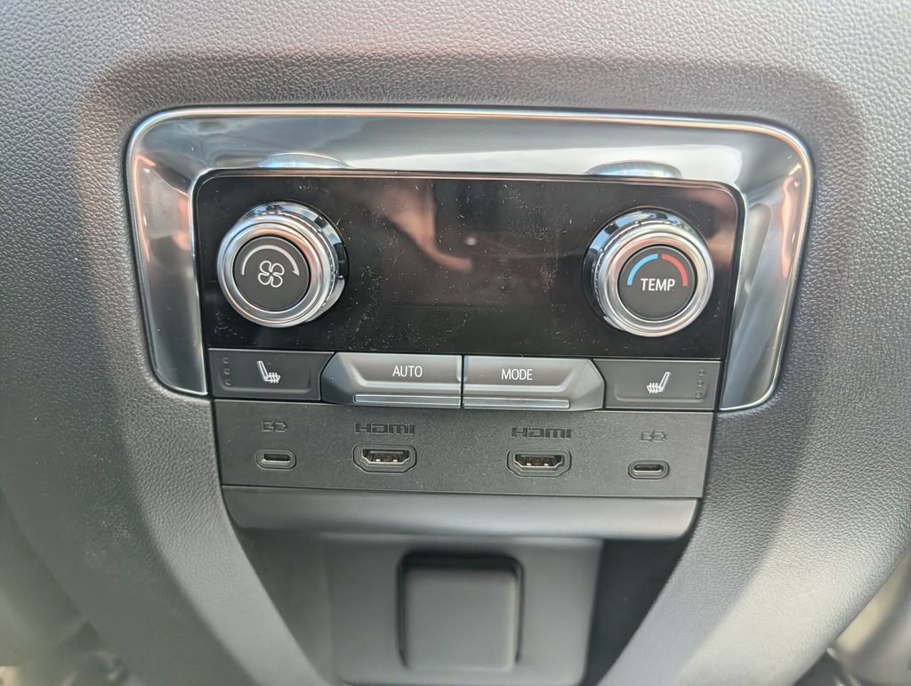 2026 GMC Yukon XL Denali - Photo 13