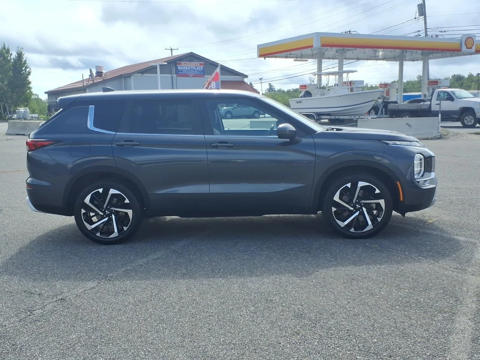 Used 2024 Graphite Gray Mitsubishi SE image 4