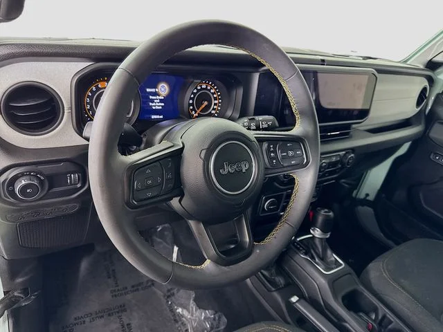 Used 2024  Jeep Sport S image 9