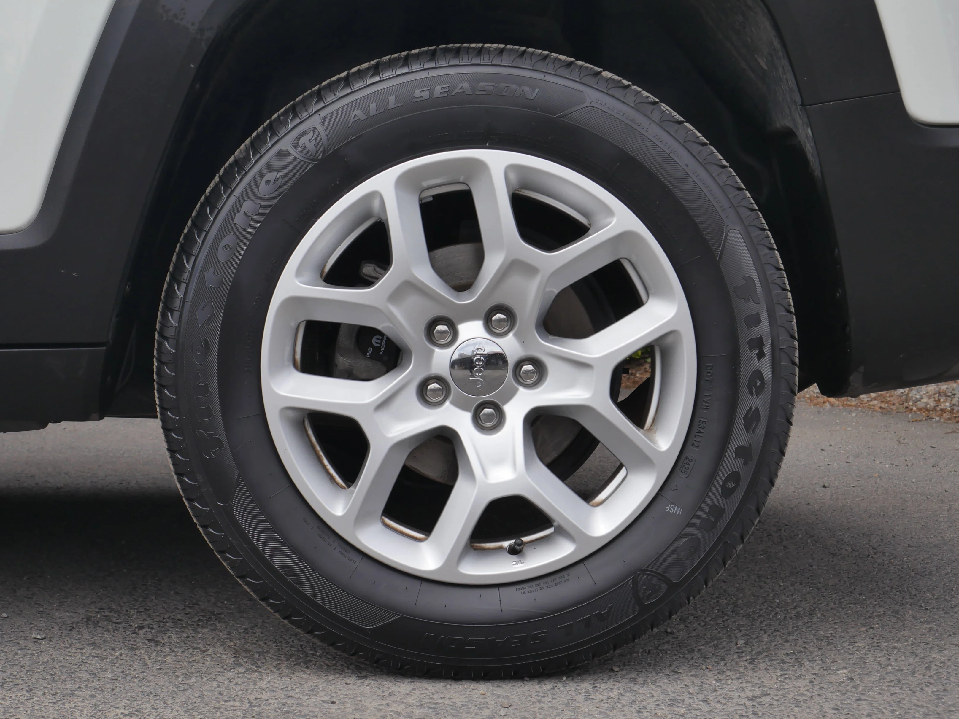 Used 2017 Alpine White Jeep Latitude image 17