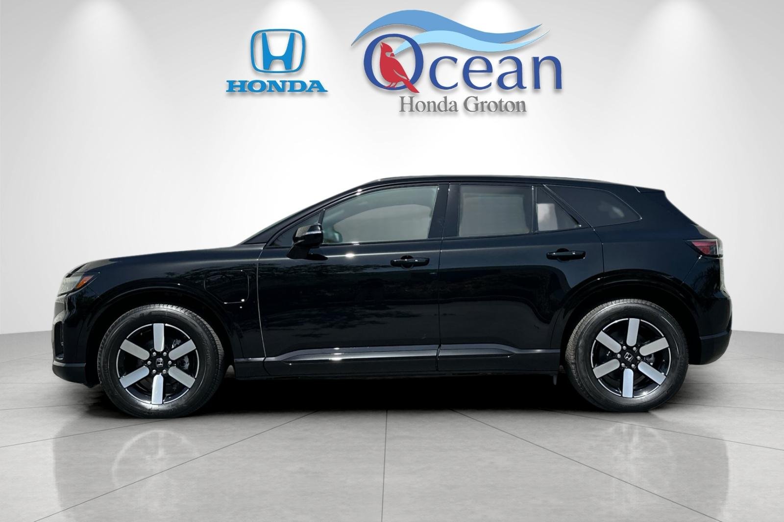New 2025 Raven Black Honda Touring image 2