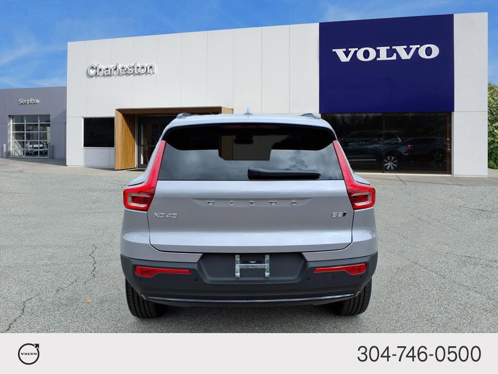 2026 Volvo XC40 Plus photo 4
