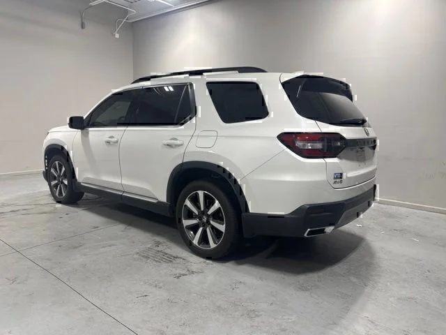 Used 2025 White Honda Touring image 8