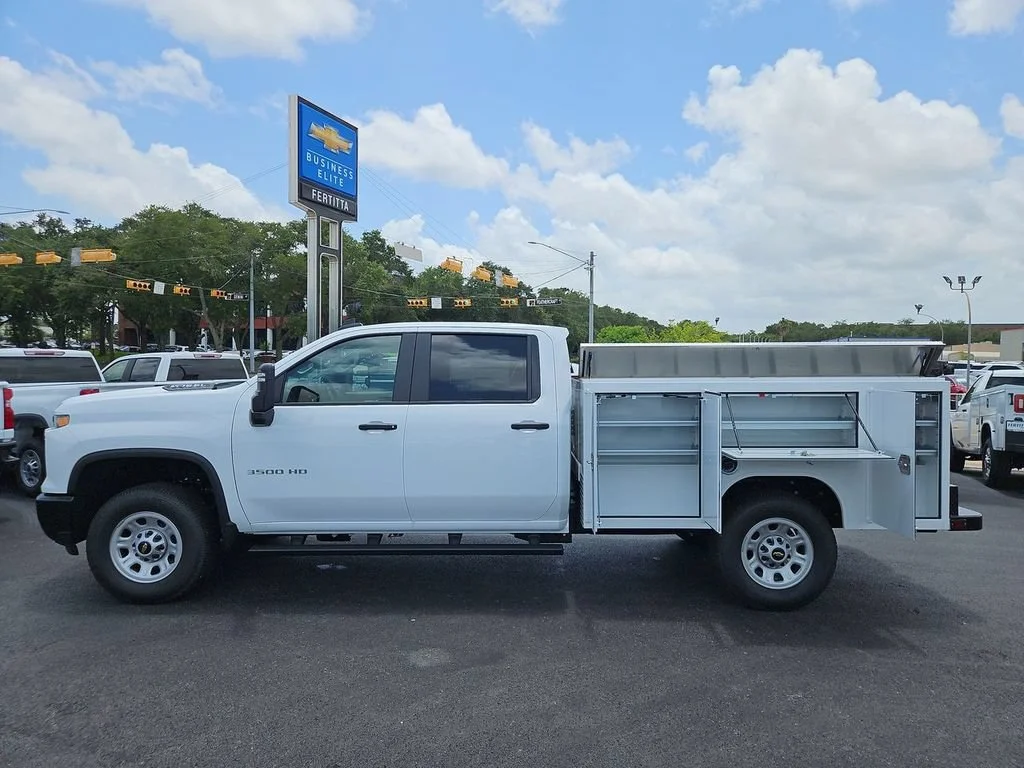 New 2026 Summit White Chevrolet WT image 4