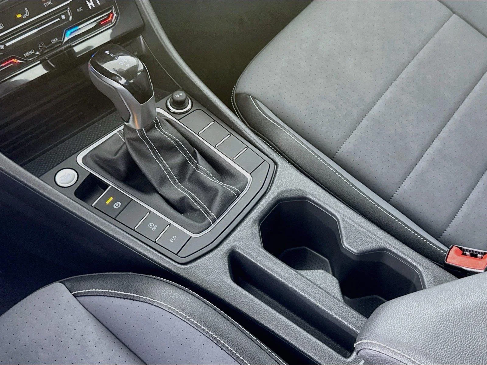 New 2027 GRAY Volkswagen SE image 16