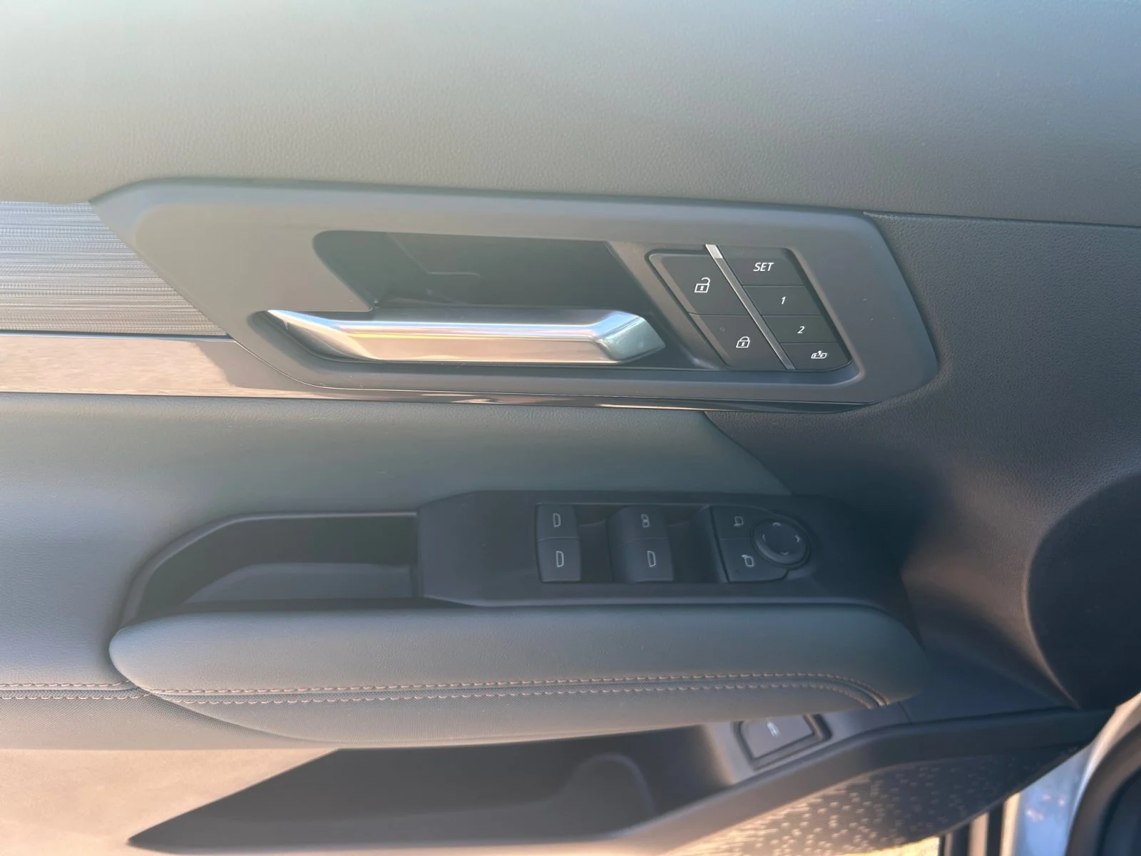 New 2027 Sterling Metallic GMC AWD AT4 image 17