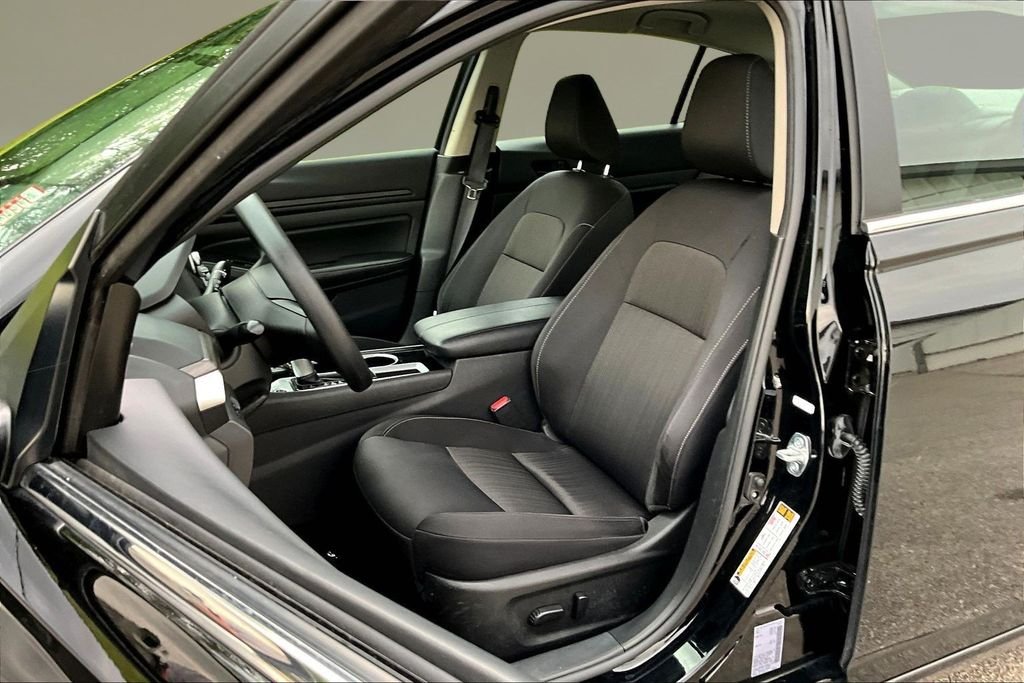 Used 2024 Super Black Clearcoat Nissan 2.5 SV image 19