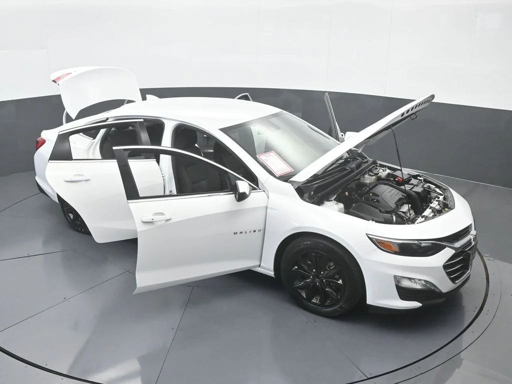 Used 2024 Summit White Chevrolet LT image 66