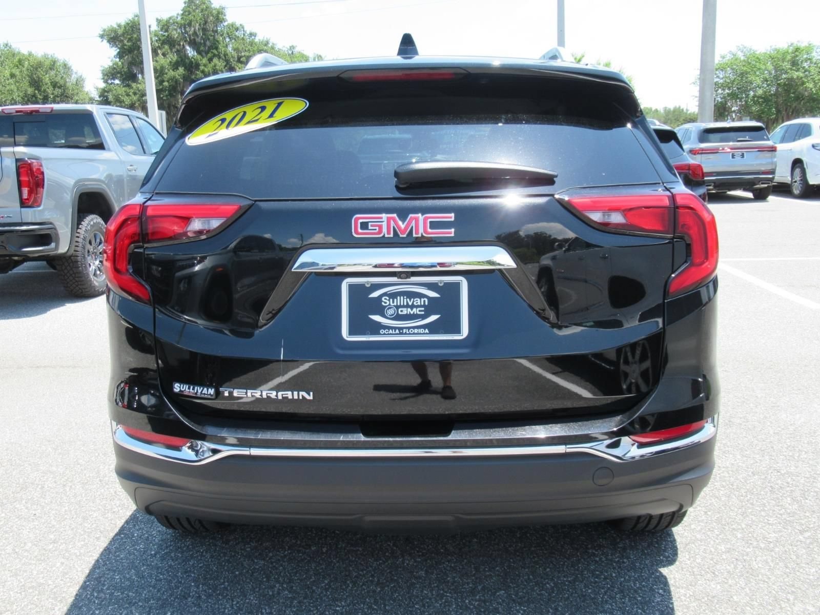 Used 2021 EBONY TWILIGHT METALLIC GMC SLT image 6
