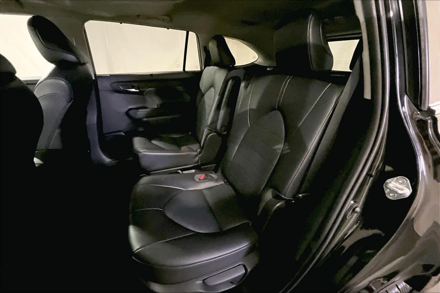 Used 2022 Midnight Black Metallic Toyota XLE image 35