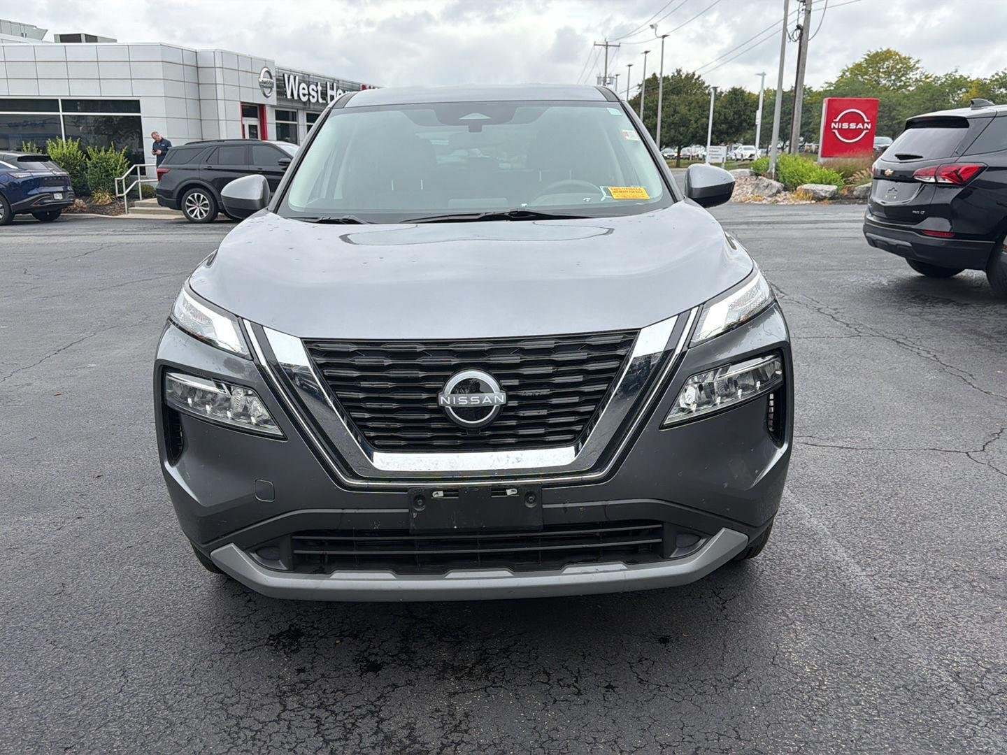 Used 2023 Gun Metallic Nissan SV image 2
