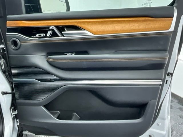 2024 Jeep Grand Wagoneer L Series III - Photo 11