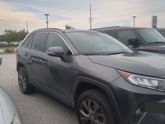 Used 2021 Magnetic Gray Metallic Toyota XLE Premium image 6