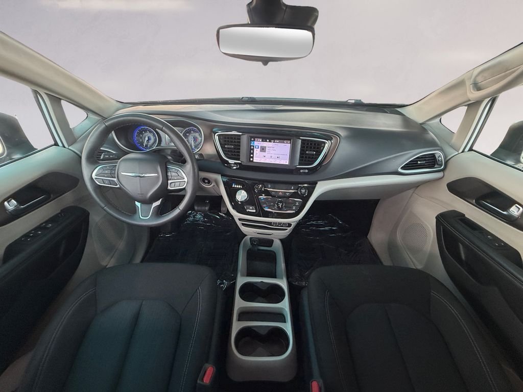 Used 2023 White Chrysler LX image 12