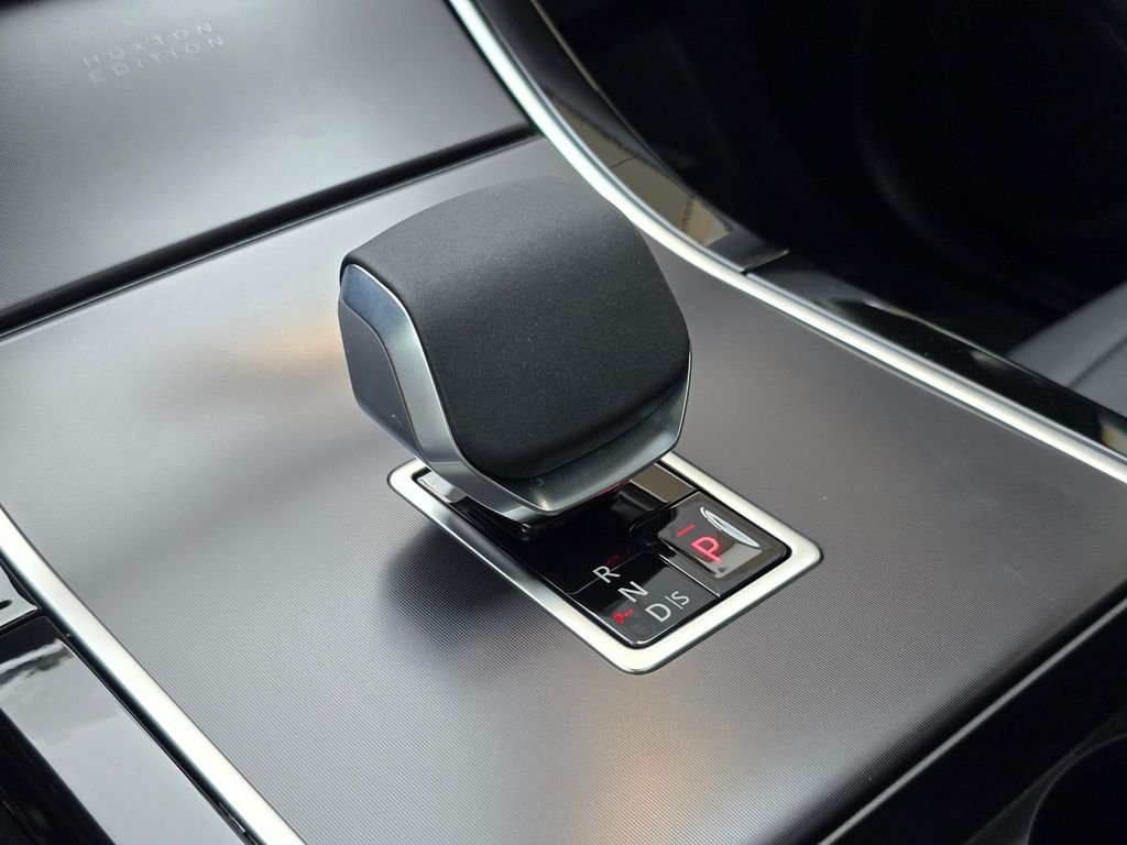 New 2026 Ostuni Pearl White LAND ROVER Hoxton Edition image 26