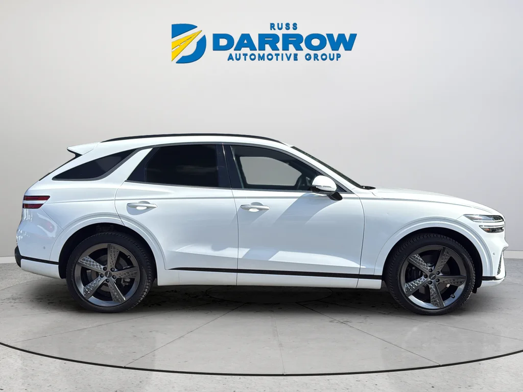 Used 2022 White Genesis 3.5T Sport image 9