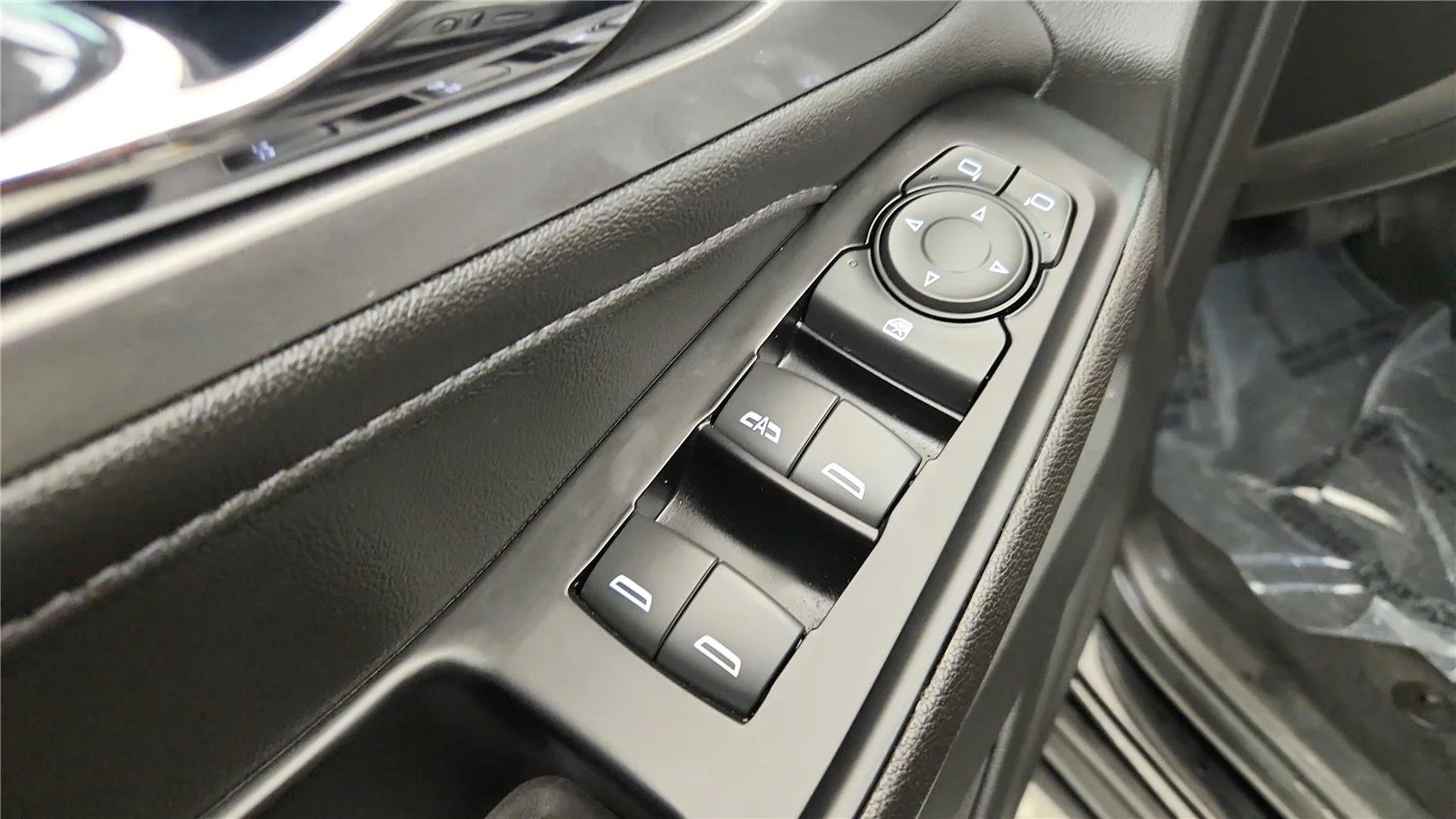 Used 2023 Mosaic Black Metallic Chevrolet LT Cloth image 29