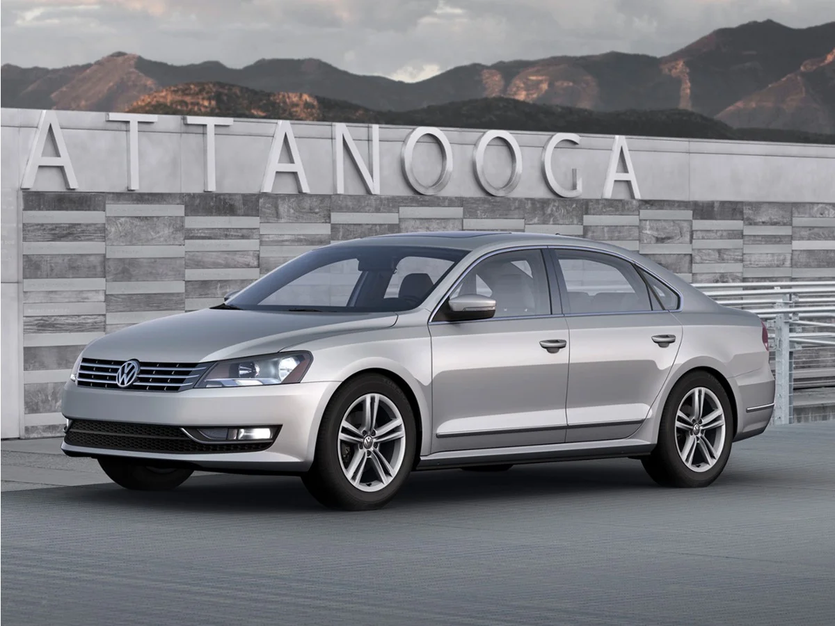 Used 2013 Red Volkswagen TDI SE image 16