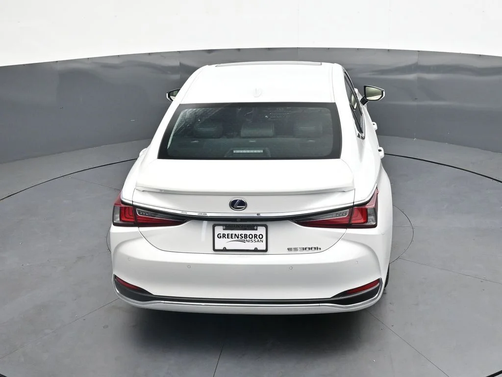 Used 2022 White Lexus 300h image 30
