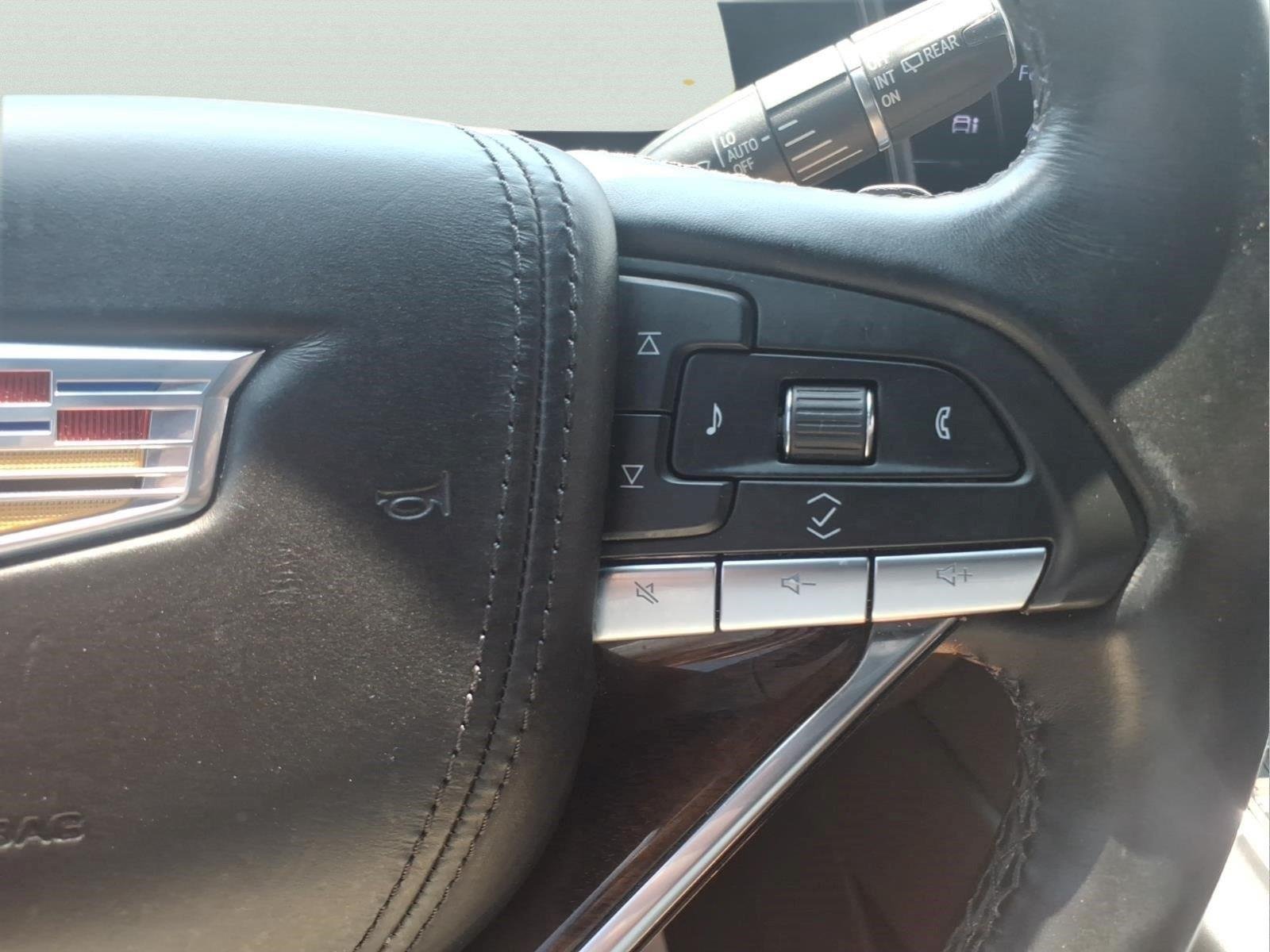 Used 2021 CRYSTAL WHITE TRICOAT Cadillac Sport Platinum image 24