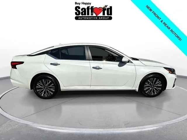 Used 2023 White Nissan 2.5 SV image 4