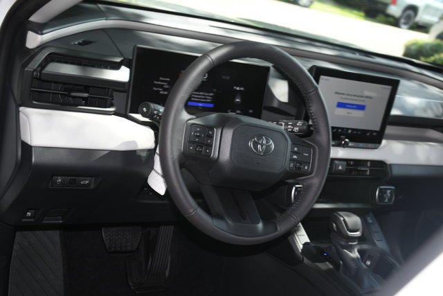 New 2026 Ice Cap Toyota XLE Premium image 4