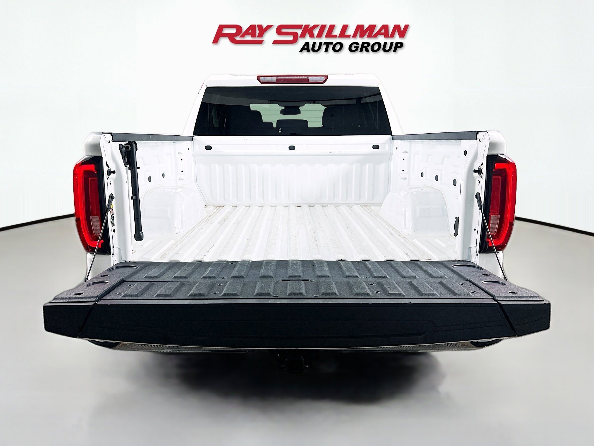 Used 2025 Summit White GMC SLT image 26