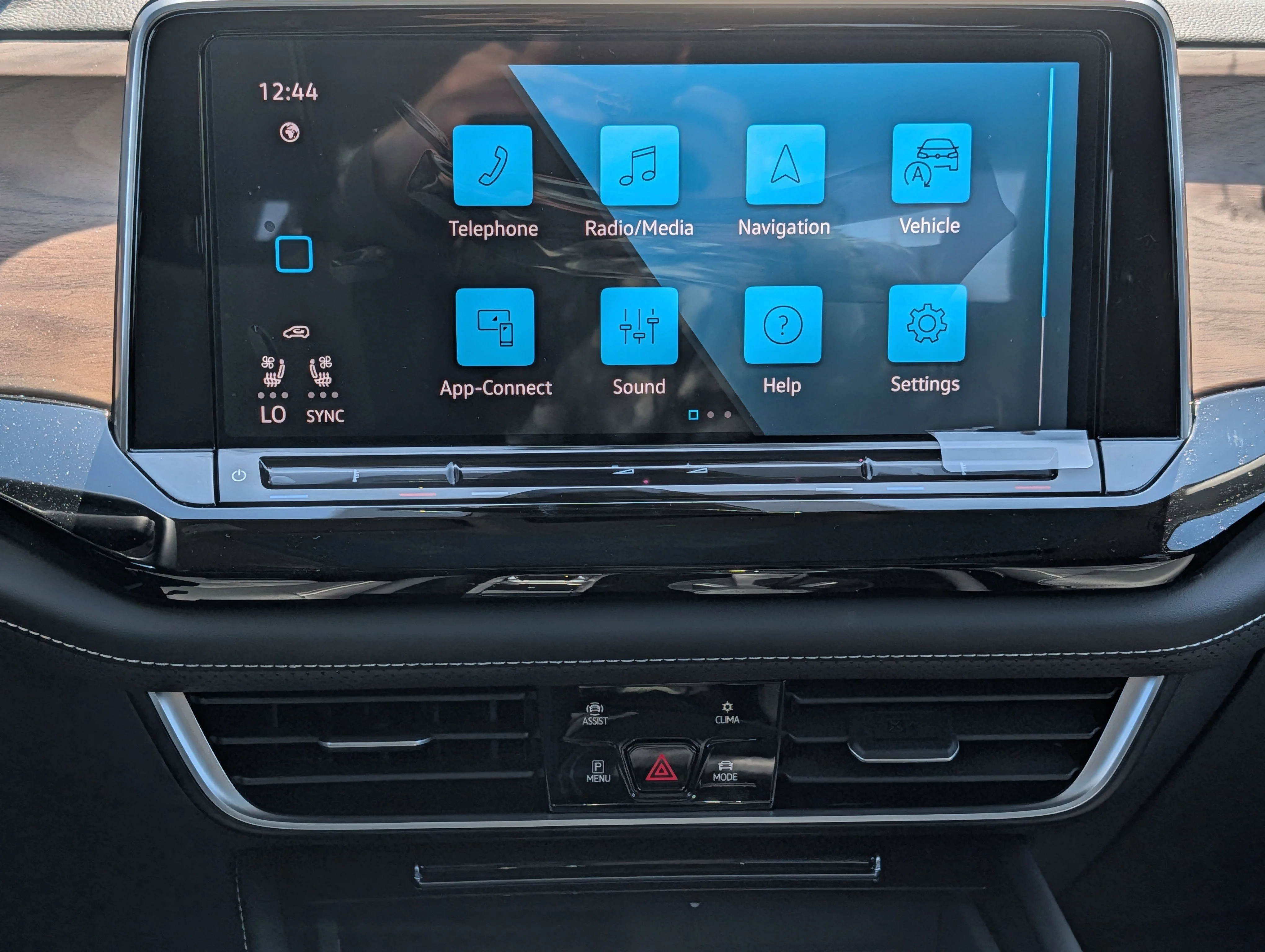 New 2026 Pure Gray Volkswagen 2.0T SE w/Technology image 10