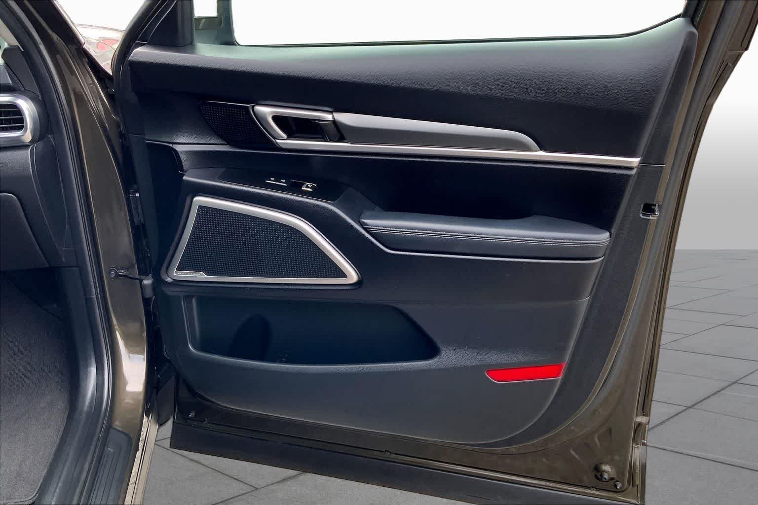 Used 2022 Dark Moss Kia S image 22