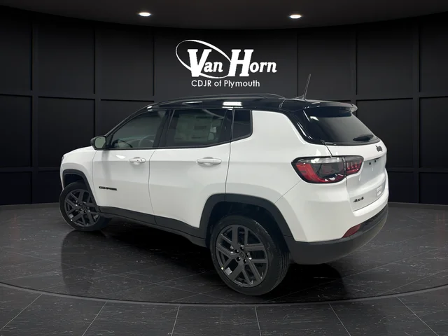 New 2026 Bright White Clear-Coat Exterior Paint Jeep Limited image 5