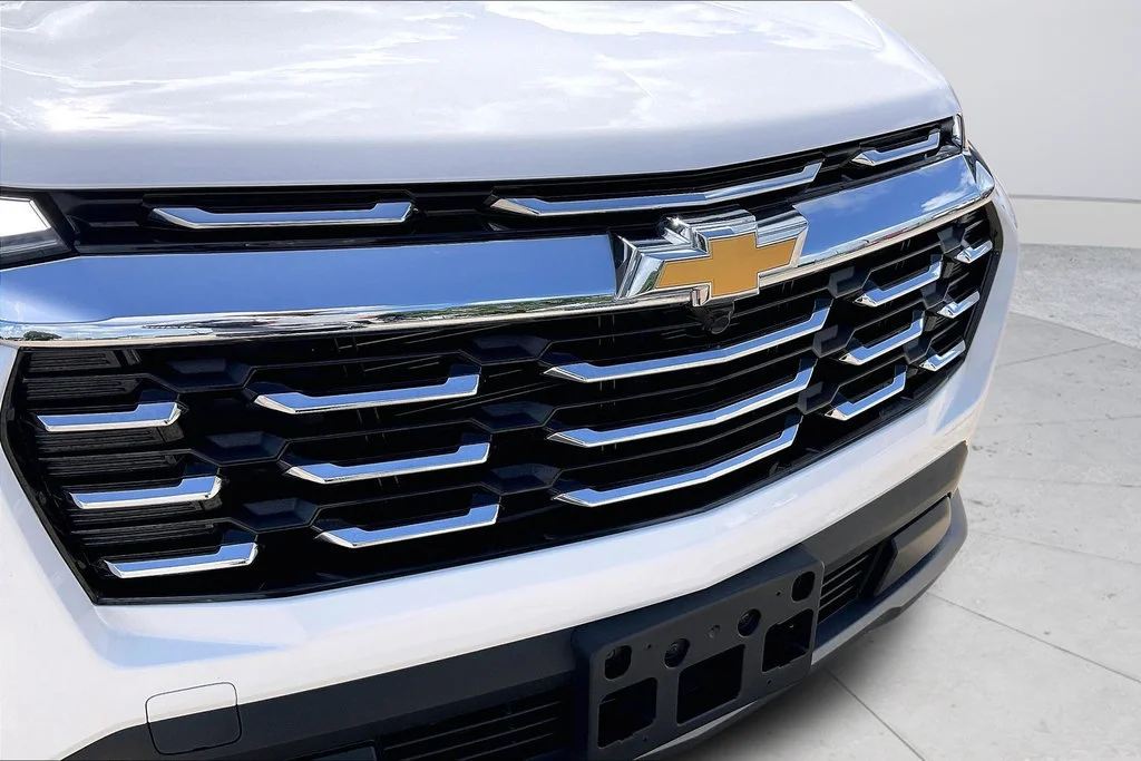 Used 2026 Summit White Chevrolet LT image 33