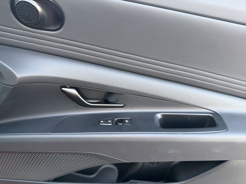 2025 Hyundai Elantra SEL - Photo 25