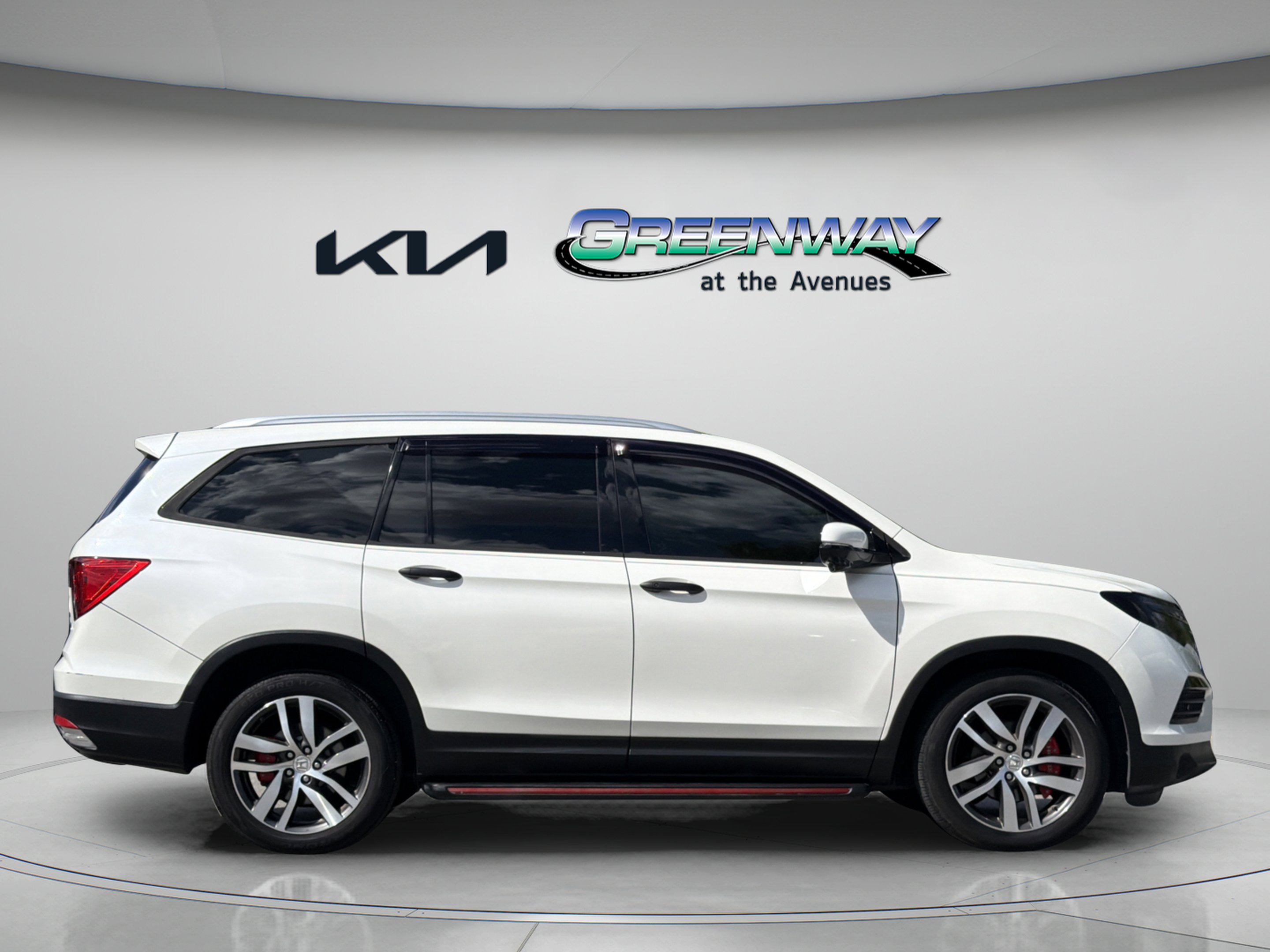 Used 2016 White Diamond Pearl Honda Touring image 7