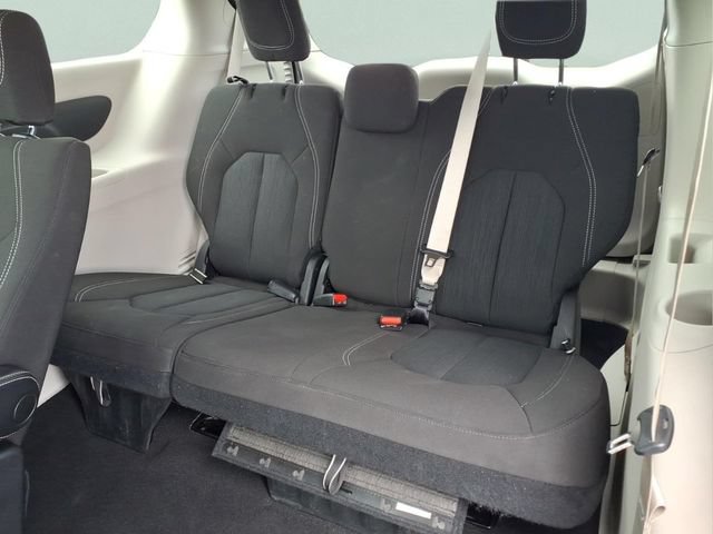 Used 2023  Chrysler LX image 22