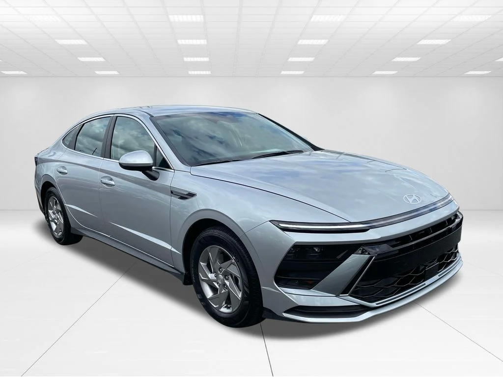 New 2025 Silver Hyundai SE image 1