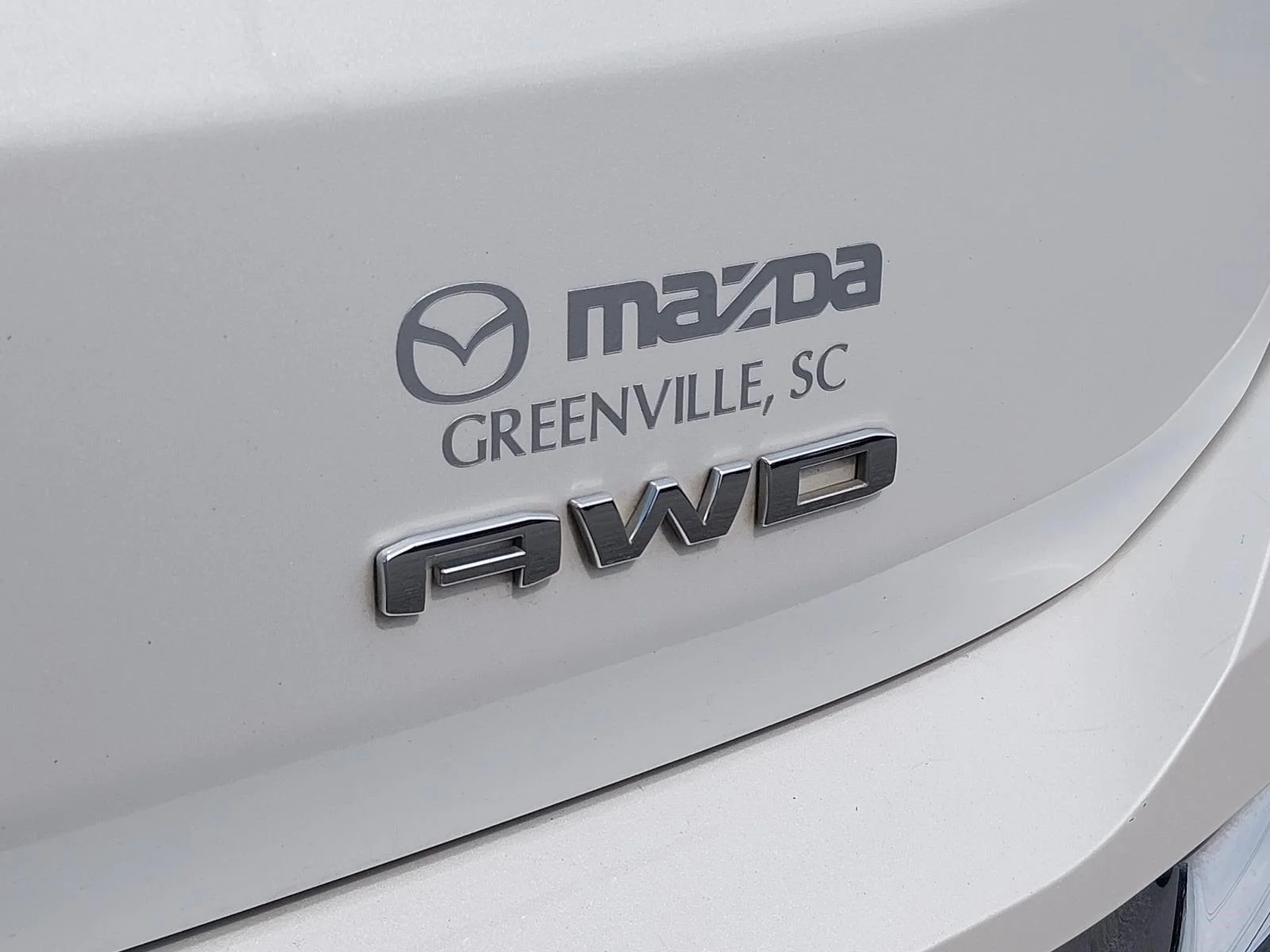 Used 2024 White Frost Tricoat GMC Denali image 22