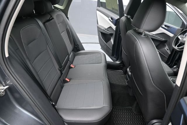 Used 2024 Gray Volkswagen 1.5T SE image 29