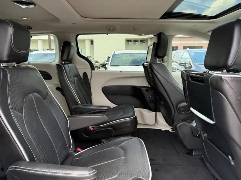 Used 2024 Bright White Clearcoat Chrysler Limited image 11