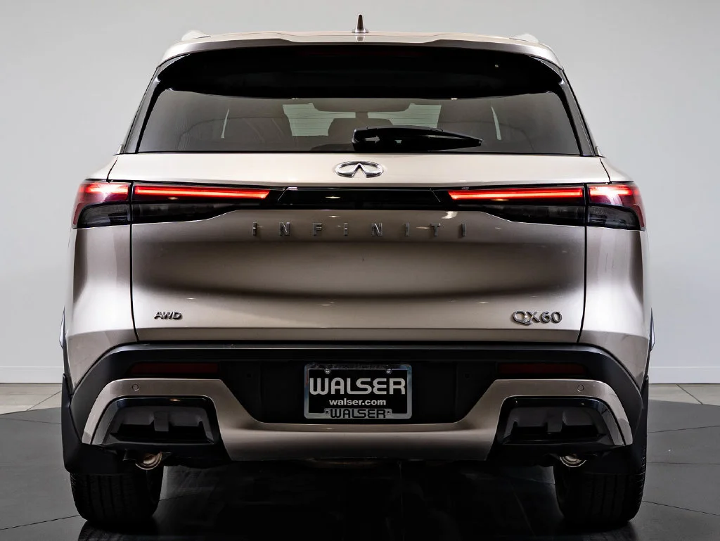Used 2025 Warm Titanium INFINITI LUXE image 7