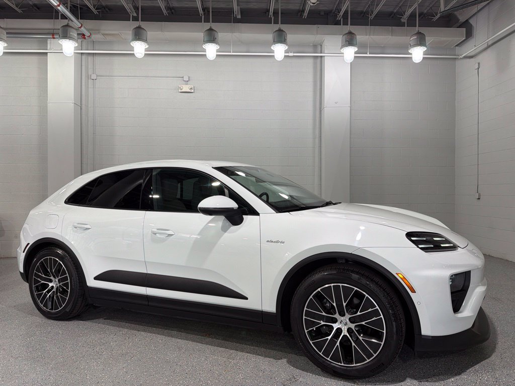 Certified Used 2025 White Porsche  image 9