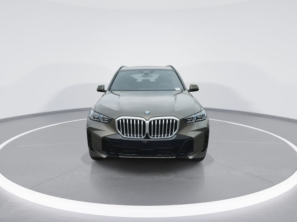New 2026 Green Metallic BMW xDrive40i image 3