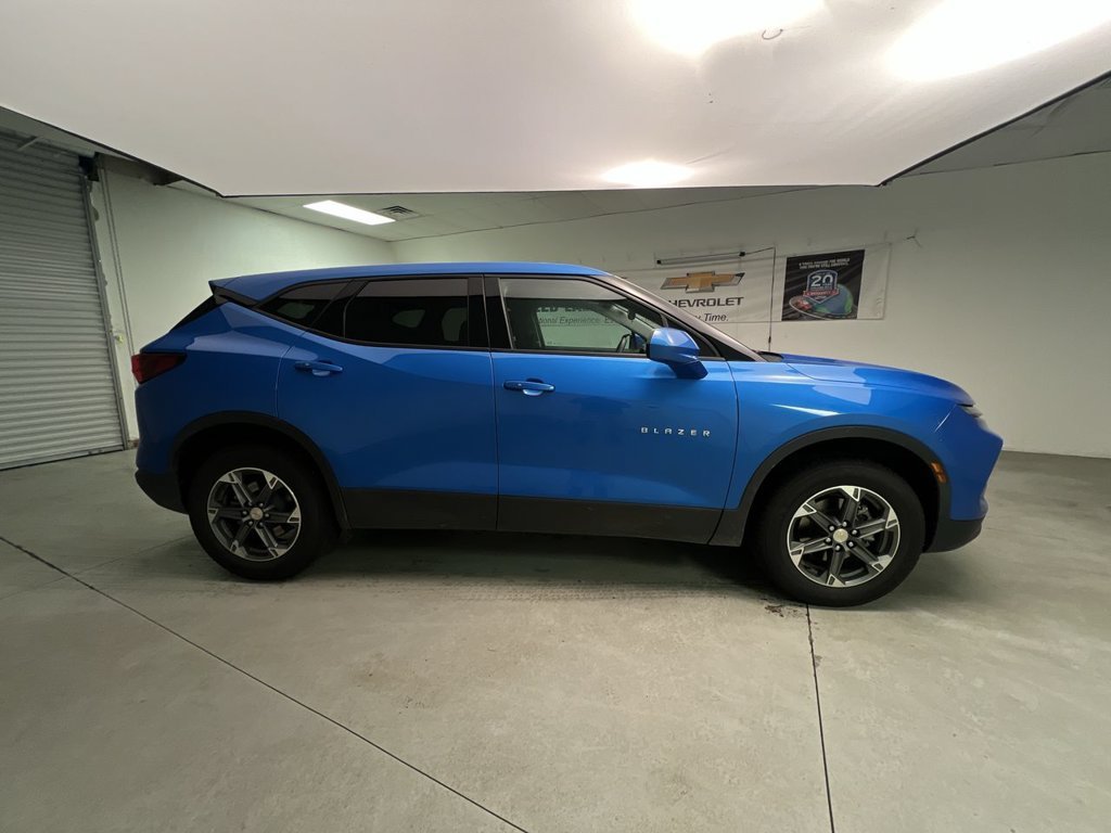 2025 Chevrolet Blazer 2LT - Photo 9