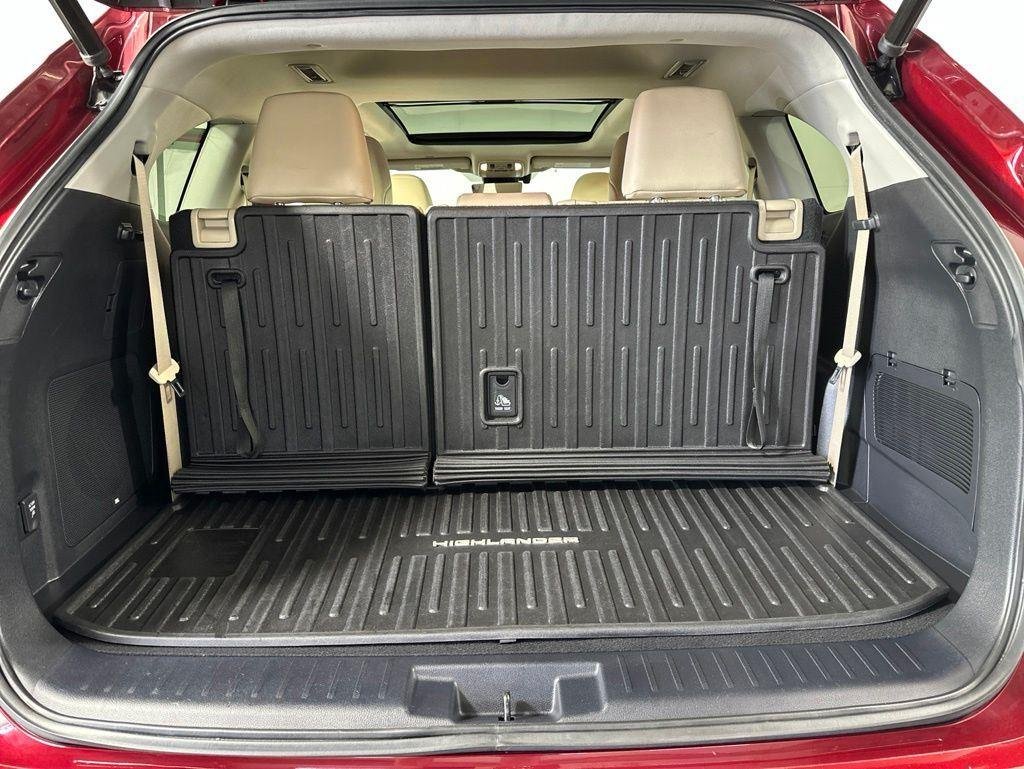 Used 2021 Pearl Toyota Platinum image 17