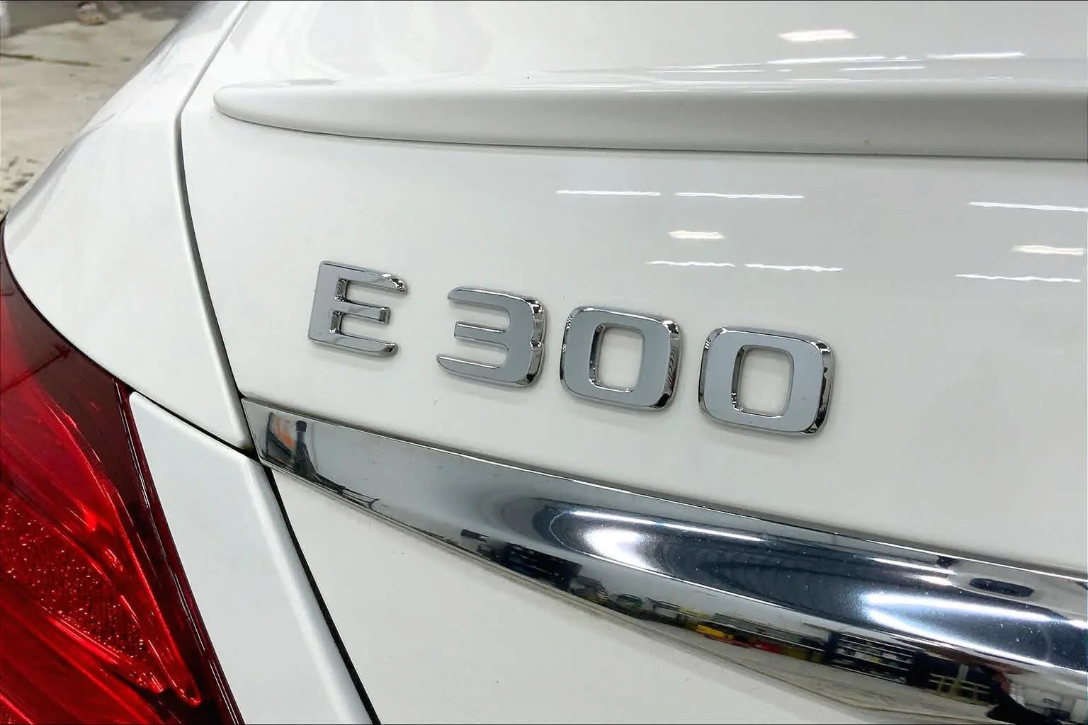Used 2018 Polar White Mercedes-Benz E 300 image 32
