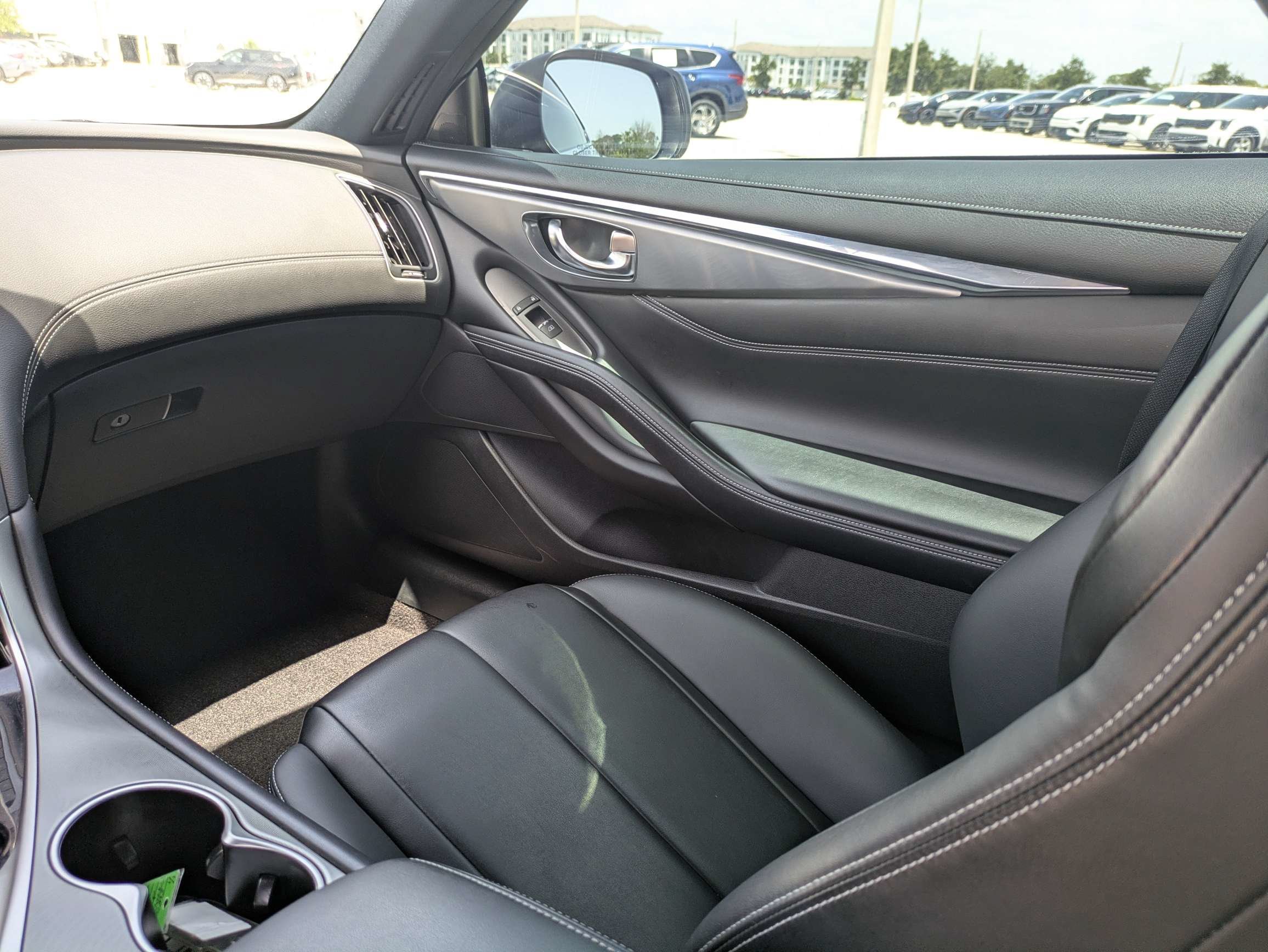 Used 2022 Black Obsidian INFINITI PURE image 19