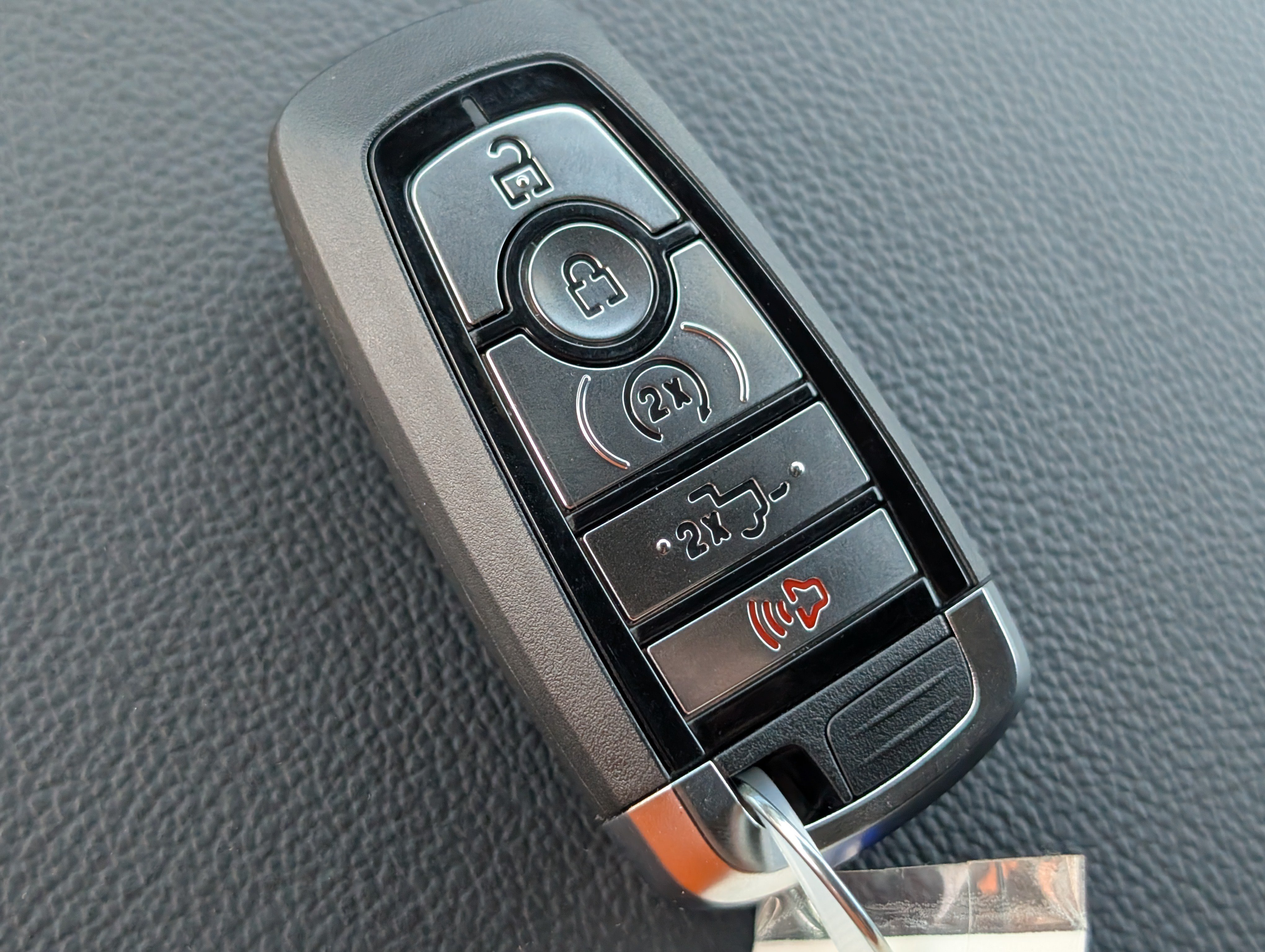 New 2026 Carbonized Gray Metallic FORD XLT image 33