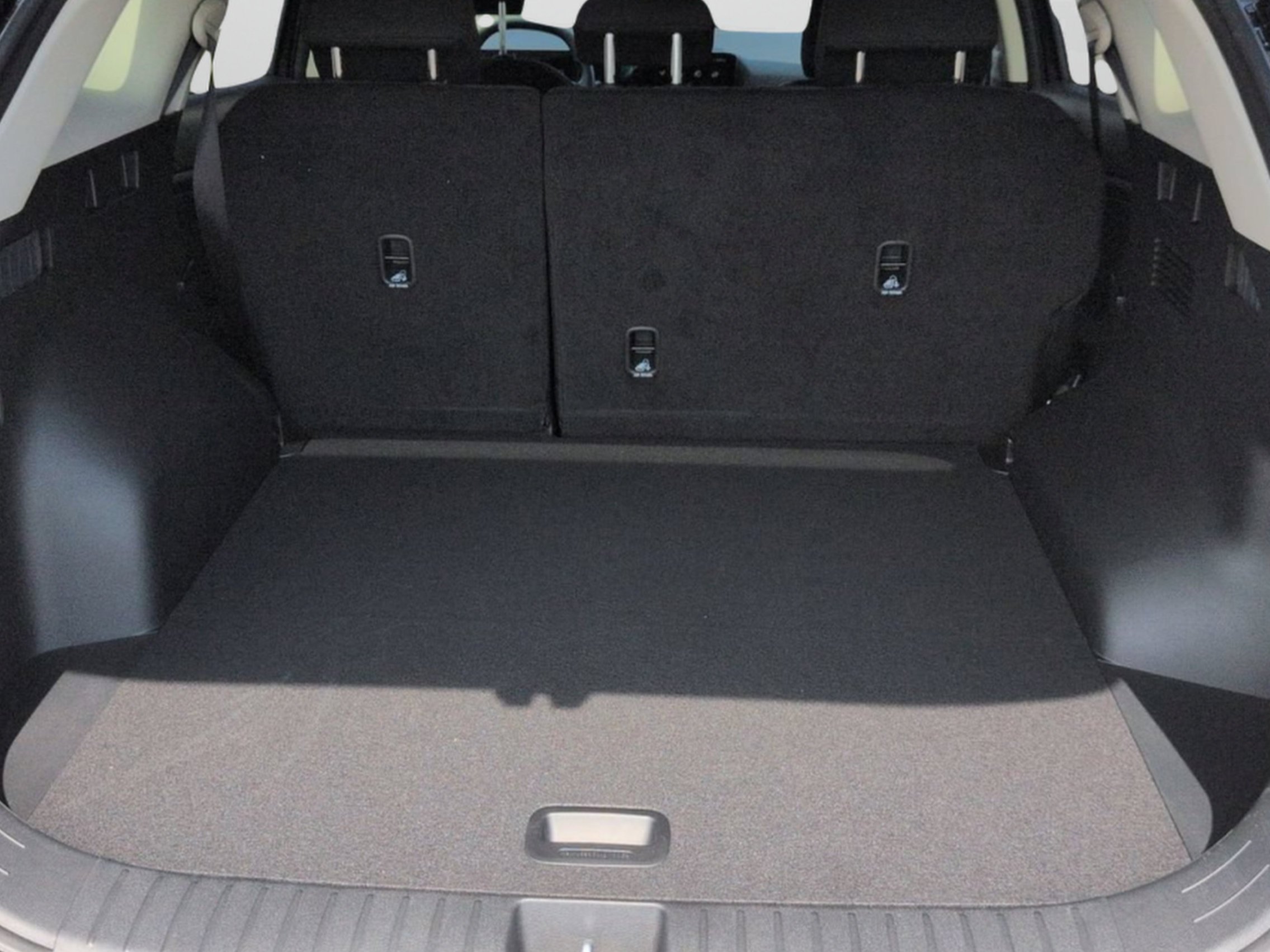 New 2027 Snow White Pearl Kia LX image 14