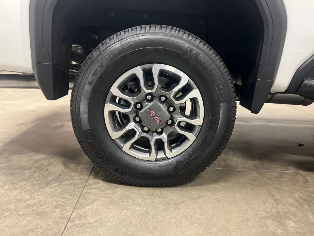 2025 GMC Sierra 2500HD SLT - Photo 9