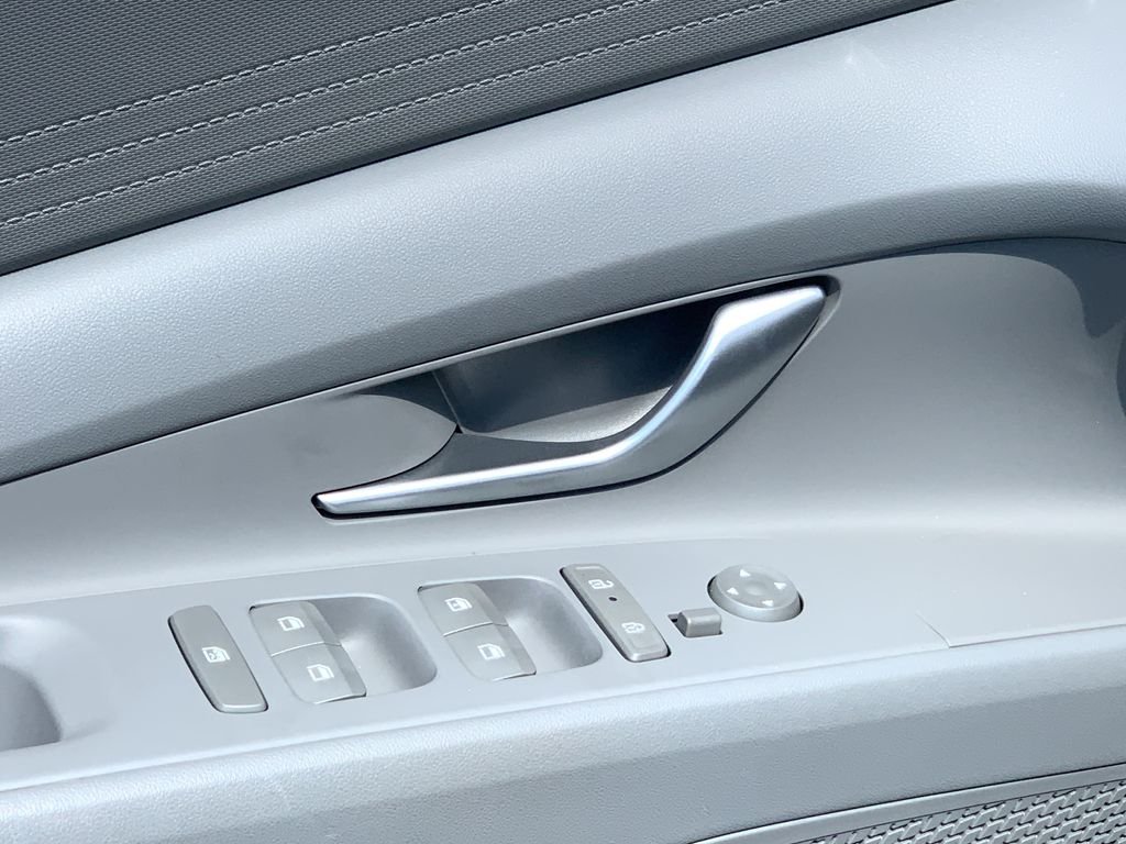 2026 Hyundai Elantra SE - Photo 12