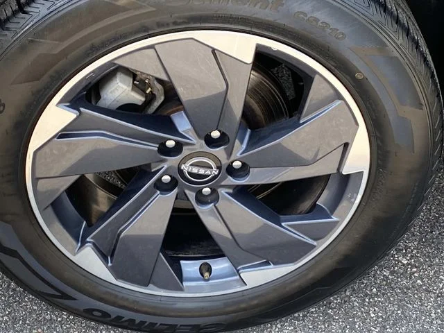 Used 2024 Gray Nissan SV image 30
